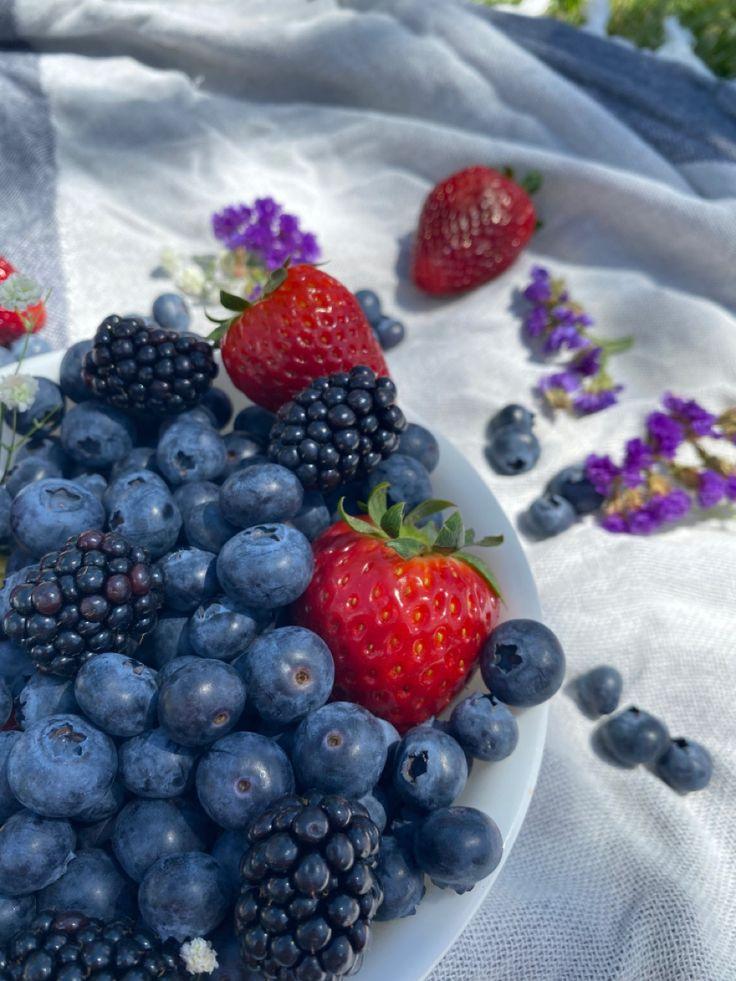 Nature's Palette: Vibrant Berry Harvest Box